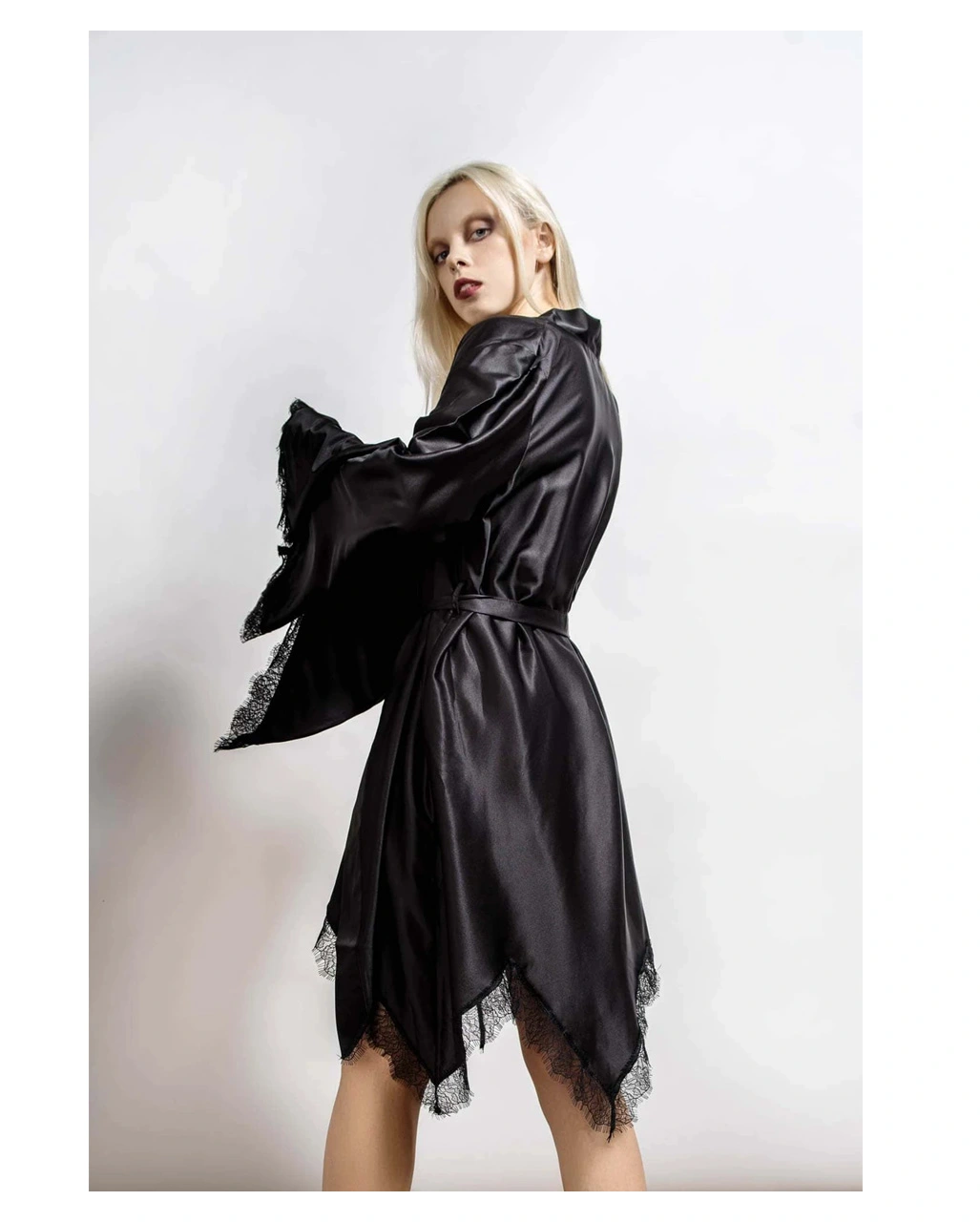 Devils Lullaby Satin Robe KILLSTAR 5 Devils Lullaby Satin Robe KILLSTAR – Bild 3