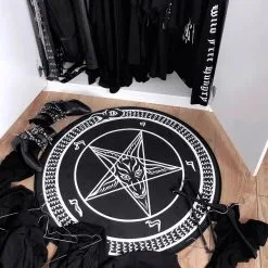 Runder Black Mass Teppich KILLSTAR -Finster Mode Haus killstar runder black mass teppich gothic und halloween wohungsdeko und accessoires 52097 2