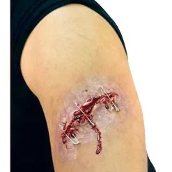 Finster Mode Haus -Finster Mode Haus sicherheitsnadel wunde aus latex latexwunde horrorwunde halloween makeup 12034 2